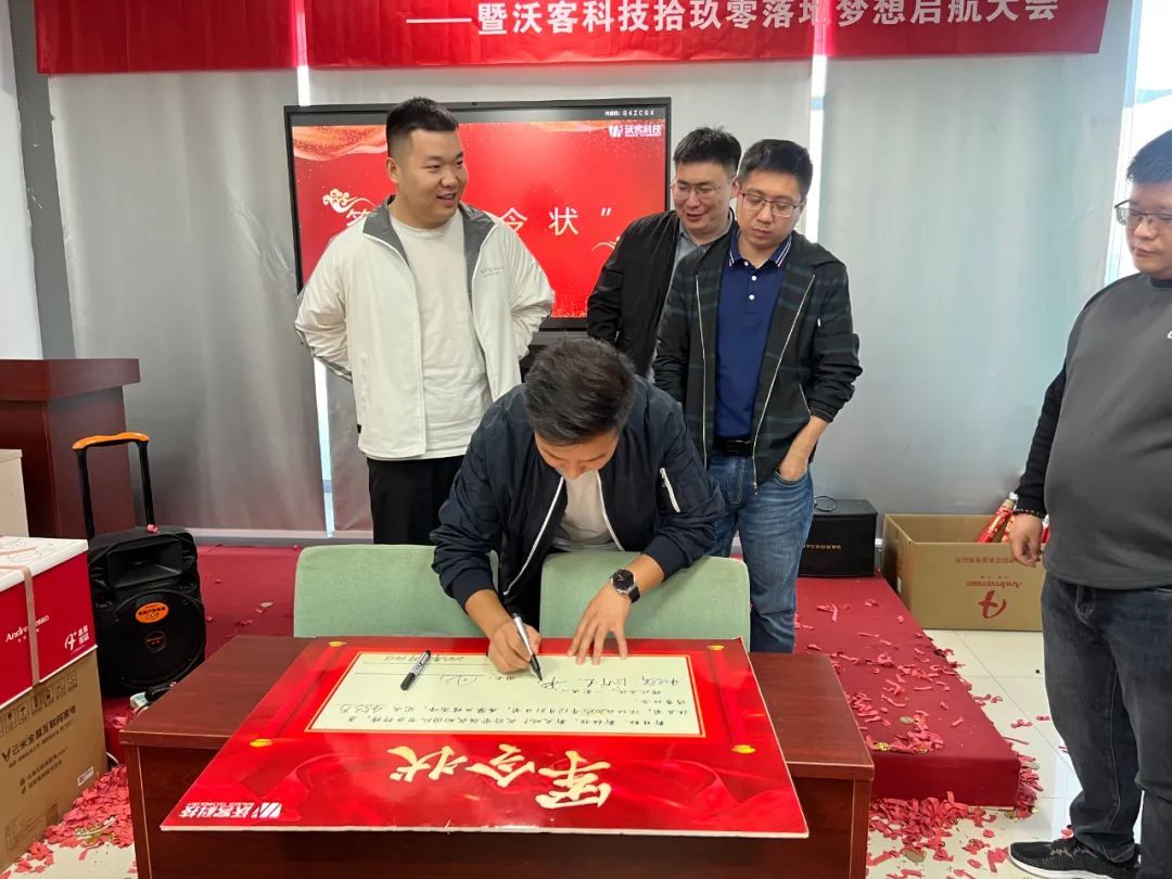 ce39e0b05a93c2a228474724321fb9eb.jpg ce39e0b05a93c2a228474724321fb9eb.jpg